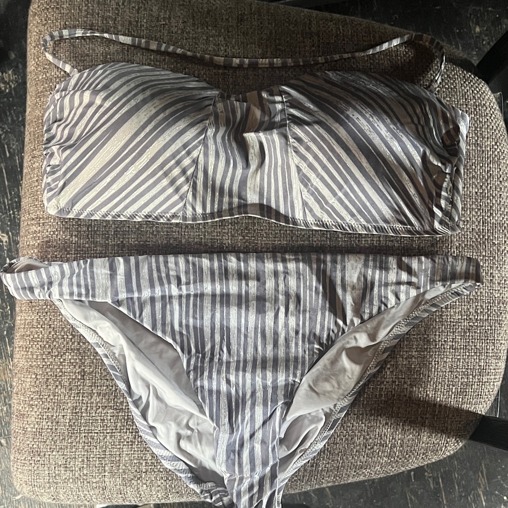 BCBGMaxAzria Elegant Gray Garment